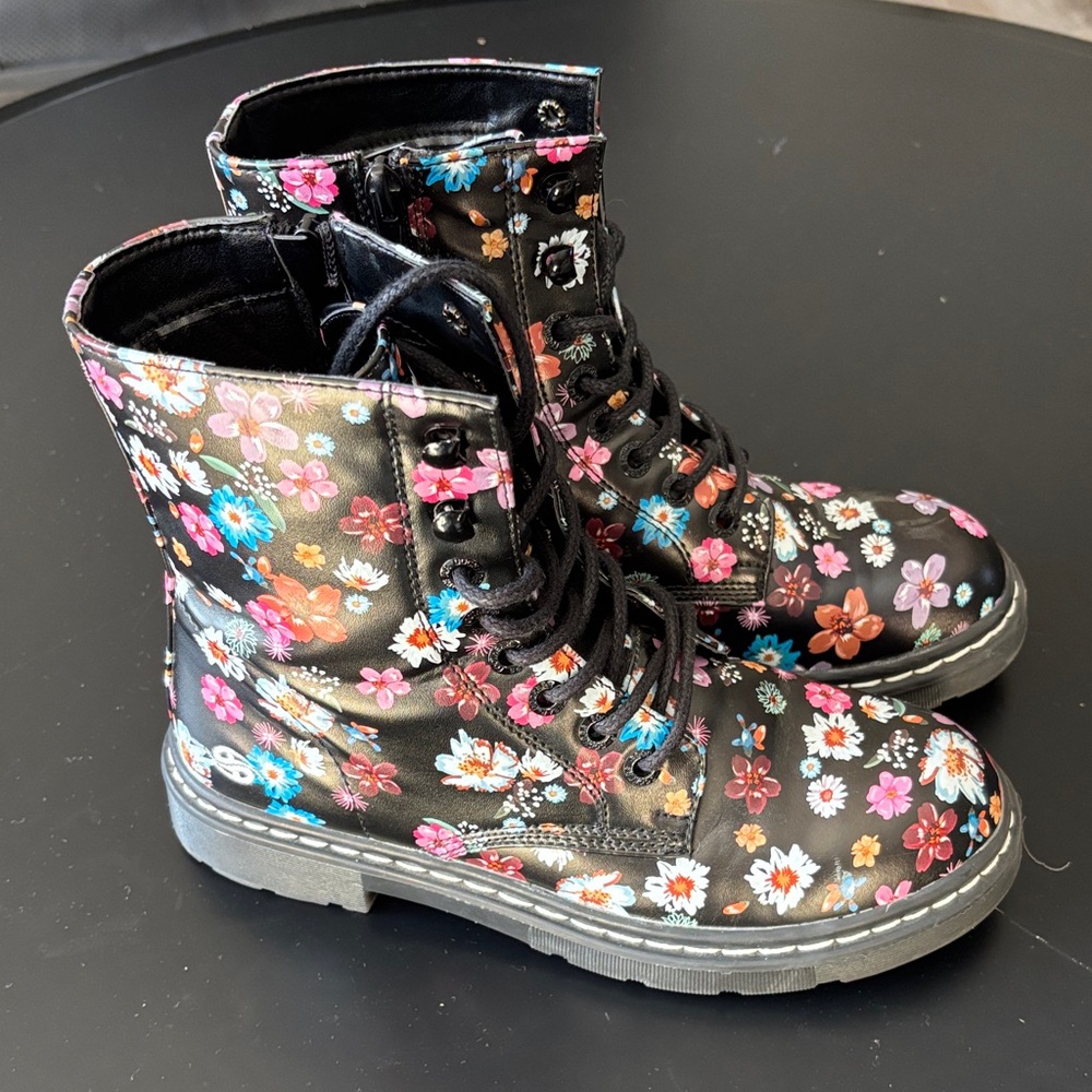 Dockers Black Floral Lace-Up Boots